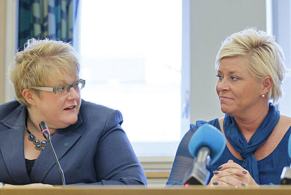 Siv Jensen (Frp) (th) og Trine Skei Grande (V) under pressekonferansen mandag der partilederne for opposisjonspartiene legger frem forslag til tiltak vedrørende situasjonen på Oslo universitetssykehus. Foto: Håkon Mosvold Larsen / Scanpix Siv Jensen (Frp) (th) og Trine Skei Grande (V) under pressekonferansen mandag der partilederne for opposisjonspartiene legger frem forslag til tiltak vedrørende situasjonen på Oslo universitetssykehus. Foto: Håkon Mosvold Larsen / Scanpix