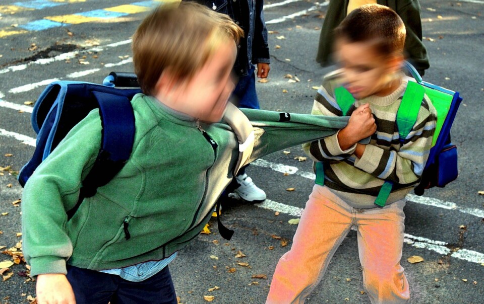 For noen utvikler kjeklingen på skolen seg til langt alvorligere og mer langvarige problem. I elevundersøkelsen i 2014 oppga 3,9 prosent – rundt 17.000 barn – at de ble mobbet to til tre ganger i måneden eller mer i sin skolehverdag. Ill.foto: Colourbox.com For noen utvikler kjeklingen på skolen seg til langt alvorligere og mer langvarige problem. I elevundersøkelsen i 2014 oppga 3,9 prosent – rundt 17.000 barn – at de ble mobbet to til tre ganger i måneden eller mer i sin skolehverdag. Ill.foto: Colourbox.com