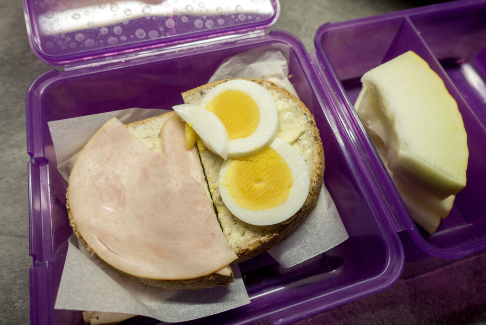 Flertallet i et Høyre-utvalg foreslår at kommuner og fylkeskommuner skal tilby skolemat, mot selvkost. Foto: Gorm Kallestad / NTB scanpix Flertallet i et Høyre-utvalg foreslår at kommuner og fylkeskommuner skal tilby skolemat, mot selvkost. Foto: Gorm Kallestad / NTB scanpix