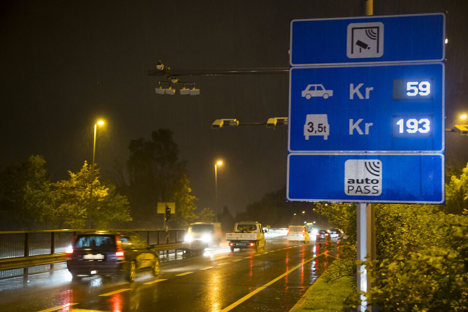 De upopulære bomstasjonene kan forsvinne til fordel for en avgift per kjørte kilometer. Foto: Heiko Junge / NTB scanpix De upopulære bomstasjonene kan forsvinne til fordel for en avgift per kjørte kilometer. Foto: Heiko Junge / NTB scanpix