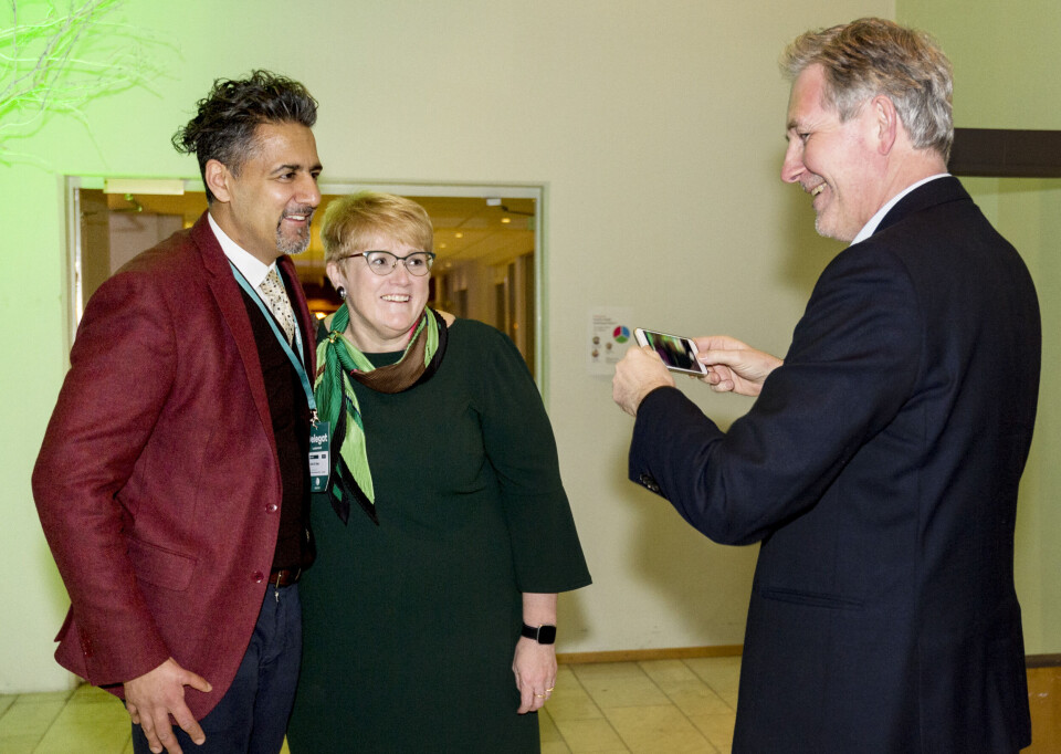 Gemyttlig stemning under Venstres landsmøte. Abid Raja sier Trine Skei Grande også er hans partileder. Foto: Ned Alley / NTB scanpix Gemyttlig stemning under Venstres landsmøte. Abid Raja sier Trine Skei Grande også er hans partileder. Foto: Ned Alley / NTB scanpix