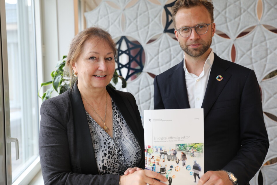 Styreleder i KS Gunn Marit Helgesen og digitaliseringsminister Nikolai Astrup har samarbeidet om en felles ny digitaliseringsstrategi for offentlig sektor. Foto: Tonje Torsgard / KS Styreleder i KS Gunn Marit Helgesen og digitaliseringsminister Nikolai Astrup har samarbeidet om en felles ny digitaliseringsstrategi for offentlig sektor. Foto: Tonje Torsgard / KS