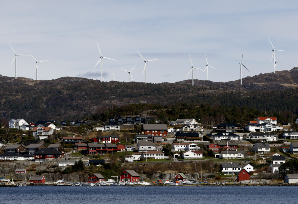 Olje- og energidepartementet har fått over 1.700 høringssvar i forbindelse med NVEs forslag til vindkraftutbygging i Norge.Her er av vindturbinene i Fitjar kommune i Hordaland. Foto: Jan Kåre Ness / NTB scanpix Olje- og energidepartementet har fått over 1.700 høringssvar i forbindelse med NVEs forslag til vindkraftutbygging i Norge.Her er av vindturbinene i Fitjar kommune i Hordaland. Foto: Jan Kåre Ness / NTB scanpix