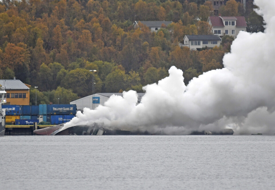 Den russiske tråleren Bukhta Naezdnik tippet nettopp ved kai i Breivika Havn i Tromsø.Foto: Rune Stoltz Bertinussen / NTB scanpixNatt til torsdag var det åpne flammer fra brannen i den russiske tråleren til kai i Breivika havn i Tromsø. Foto: Rune Stoltz Bertinussen / NTB scanpix Den russiske tråleren Bukhta Naezdnik tippet nettopp ved kai i Breivika Havn i Tromsø.Foto: Rune Stoltz Bertinussen / NTB scanpixNatt til torsdag var det åpne flammer fra brannen i den russiske tråleren til kai i Breivika havn i Tromsø. Foto: Rune Stoltz Bertinussen / NTB scanpix
