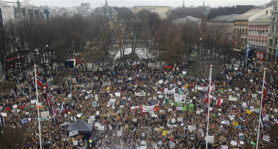 I mars samlet tusenvis av streikende skoleelever seg foran Stortinget med krav om politisk klimahandling. Fredag er det duket for en ny streik – og et klimabrøl som kan få historiske dimensjoner. Foto: Tom Hansen / NTB scanpix I mars samlet tusenvis av streikende skoleelever seg foran Stortinget med krav om politisk klimahandling. Fredag er det duket for en ny streik – og et klimabrøl som kan få historiske dimensjoner. Foto: Tom Hansen / NTB scanpix