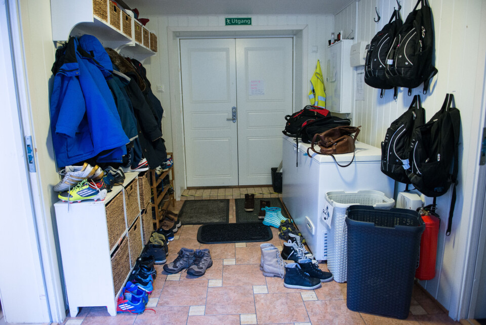 Mindreårige flyktninger som kom til Norge uten foreldre har vanskeligere for å komme seg i jobb og utdanning enn de som sammen med foreldrene, viser nye tall fra Statistisk sentralbyrå. Bildet er fra et bofellesskap for enslige mindreårige flyktninger i Ringerike. Foto: Joakim S. Enger. Mindreårige flyktninger som kom til Norge uten foreldre har vanskeligere for å komme seg i jobb og utdanning enn de som sammen med foreldrene, viser nye tall fra Statistisk sentralbyrå. Bildet er fra et bofellesskap for enslige mindreårige flyktninger i Ringerike. Foto: Joakim S. Enger.