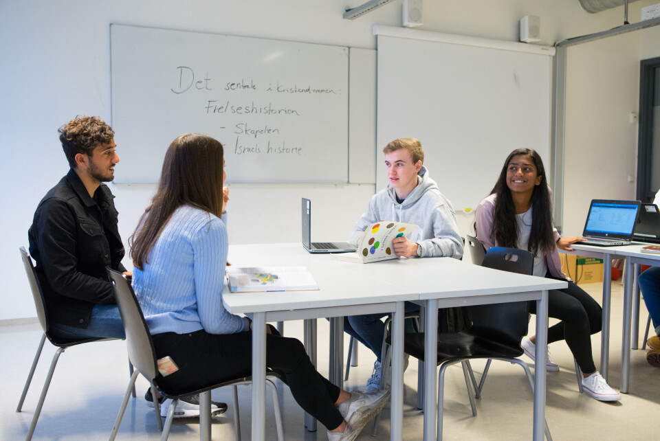 I rapporten trekker forskerne fram at det er store variasjoner i hvor mye ulike elevgrupper kutter fraværet sitt. Analyser viser at de som hadde mest fravær tidligere, er de som har redusert fraværet sitt mest. Illustrasjonsfoto: Thomas Brun / NTB scanpixKunnskapsminister Jan Tore Sanner er fornøyd med resultatet i rapporten og mener den bør feie all tvil til side om at innføringen av fraværsgrensen var riktig. Foto: Ole Berg-Rusten / NTB scanpix I rapporten trekker forskerne fram at det er store variasjoner i hvor mye ulike elevgrupper kutter fraværet sitt. Analyser viser at de som hadde mest fravær tidligere, er de som har redusert fraværet sitt mest. Illustrasjonsfoto: Thomas Brun / NTB scanpixKunnskapsminister Jan Tore Sanner er fornøyd med resultatet i rapporten og mener den bør feie all tvil til side om at innføringen av fraværsgrensen var riktig. Foto: Ole Berg-Rusten / NTB scanpix