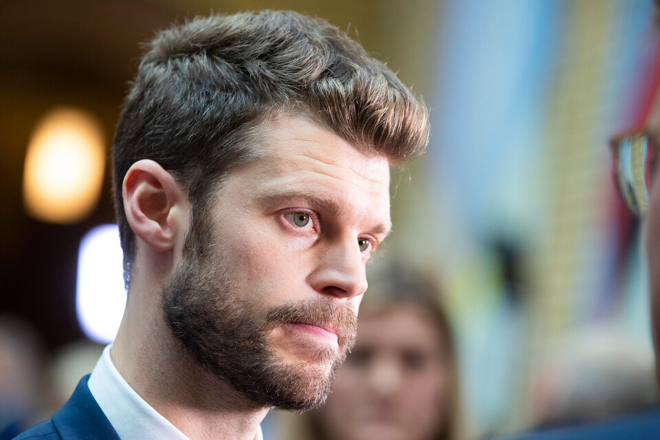 Rødt-leder Bjørnar Moxnes vil i Stortinget onsdag legge fram et forslag om at alle tvangssammenslåinger av fylker skal stanses. Foto: Håkon Mosvold Larsen / NTB scanpix Rødt-leder Bjørnar Moxnes vil i Stortinget onsdag legge fram et forslag om at alle tvangssammenslåinger av fylker skal stanses. Foto: Håkon Mosvold Larsen / NTB scanpix