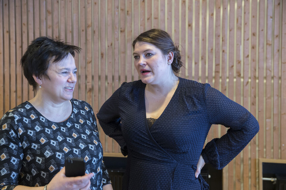 Fylkesordfører Ragnhild Vassvik (Ap) i Finnmark (t.v.) sammen med fylkesrådsleder i Troms og leder av Troms Ap, Cecilie Myrseth på fylkesårsmøtet i Finnmark Ap i begynnelsen av mars. Foto: Vidar Ruud / NTB scanpix Fylkesordfører Ragnhild Vassvik (Ap) i Finnmark (t.v.) sammen med fylkesrådsleder i Troms og leder av Troms Ap, Cecilie Myrseth på fylkesårsmøtet i Finnmark Ap i begynnelsen av mars. Foto: Vidar Ruud / NTB scanpix
