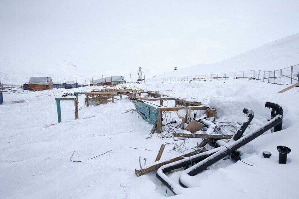 To mennesker mistet livet da et stort snøskred traff 10 hus lørdag 19. desember 2015. Torsdag melder NVE om økt snøskredfare i Longyearbyen.Foto: Heiko Junge / NTB scanpix To mennesker mistet livet da et stort snøskred traff 10 hus lørdag 19. desember 2015. Torsdag melder NVE om økt snøskredfare i Longyearbyen.Foto: Heiko Junge / NTB scanpix