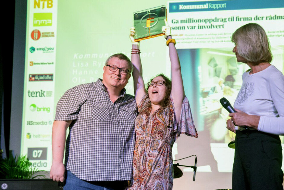 Fagpresseprisene 2018 på Månefisken. Vinner av Fagpressens gravepris, Kommunal rapport ved Ole Petter Pedersen og Hanne Wien. Til høyre prisutdeler og jurymedlem Anne Hafstad. Foto: Audun Braastad / NTB scanpix Fagpresseprisene 2018 på Månefisken. Vinner av Fagpressens gravepris, Kommunal rapport ved Ole Petter Pedersen og Hanne Wien. Til høyre prisutdeler og jurymedlem Anne Hafstad. Foto: Audun Braastad / NTB scanpix