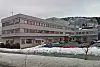 Det er ingen grunn til å juble for driftsresultatet på rådhuset i Elnesvågen, Fræna kommune. Med nullresultat står kommunen foran et krevende år før de slås sammen med Eide. Foto: Google Maps