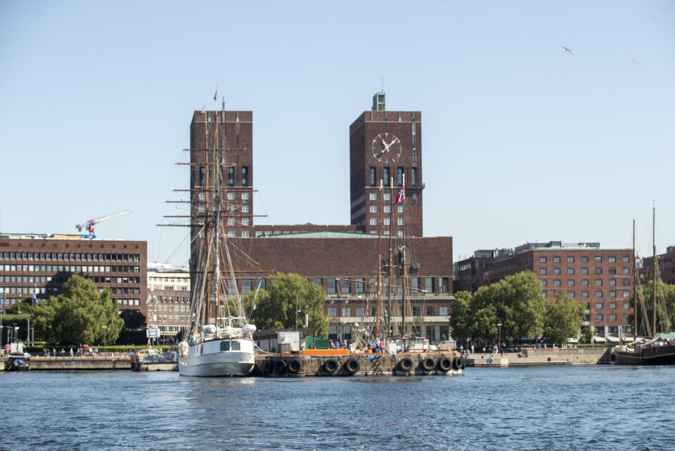 Når solen skinner på Oslo rådhus i fremtiden, kan det bidra til strømproduksjon i solcellepaneler på rådhustaket. Illustrasjonsfoto: Terje Bendiksby / NTB scanpix Når solen skinner på Oslo rådhus i fremtiden, kan det bidra til strømproduksjon i solcellepaneler på rådhustaket. Illustrasjonsfoto: Terje Bendiksby / NTB scanpix