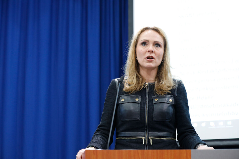 Barne- og likestillingsminister Linda Hofstad Helleland mener store kommuner har bedre barnevern enn små kommuner. Foto: Gorm Kallestad / NTB scanpix Barne- og likestillingsminister Linda Hofstad Helleland mener store kommuner har bedre barnevern enn små kommuner. Foto: Gorm Kallestad / NTB scanpix