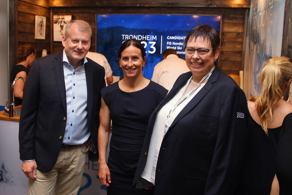 Trondheim-ordfører Rita Ottervik (t.h.) gir ikke opp ski-VM i egen by. Her sammen med skipresident Erik Røste og langrennslegende Marit Bjørgen. Foto: Claes-Tommy Herland / NTB scanpix Trondheim-ordfører Rita Ottervik (t.h.) gir ikke opp ski-VM i egen by. Her sammen med skipresident Erik Røste og langrennslegende Marit Bjørgen. Foto: Claes-Tommy Herland / NTB scanpix