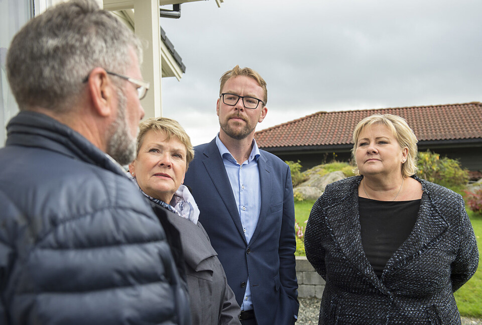 Ordførerkandidat Hilde Onarheim (nummer to fra venstre), byrådslederkandidat Harald Victor Hove og statsminister Erna Solberg på besøk hos Gunnar Waage (til venstre) under et valgkamparrangement tidligere i år. Foto: Marit Hommedal / NTB scanpix Ordførerkandidat Hilde Onarheim (nummer to fra venstre), byrådslederkandidat Harald Victor Hove og statsminister Erna Solberg på besøk hos Gunnar Waage (til venstre) under et valgkamparrangement tidligere i år. Foto: Marit Hommedal / NTB scanpix