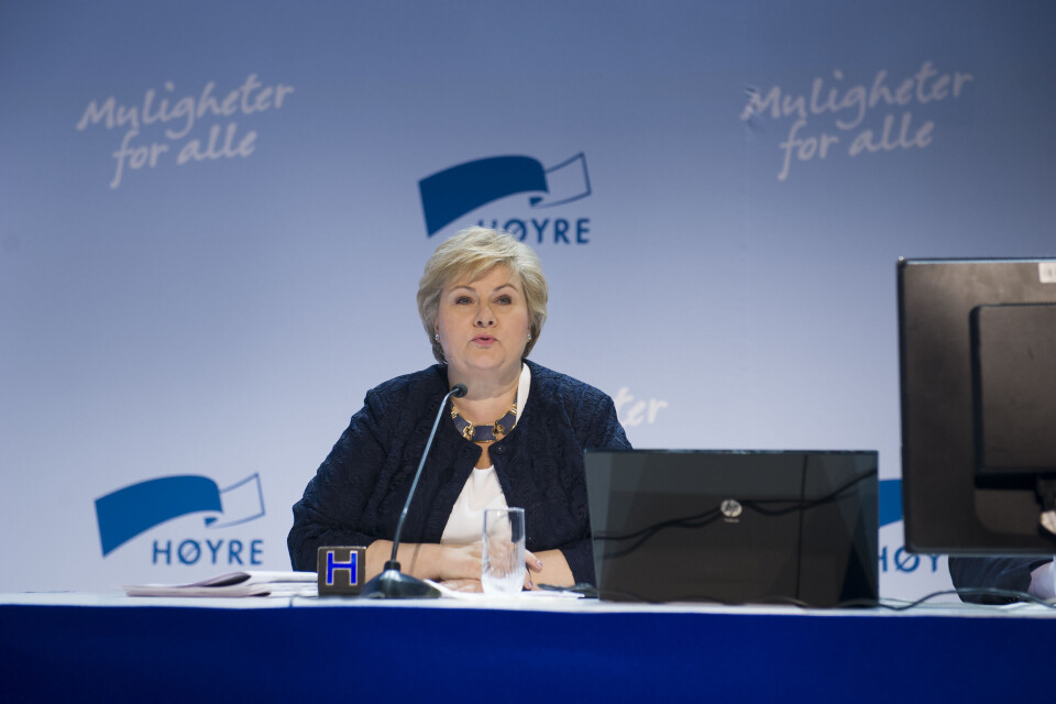Høyre i Oslo ønsker å dra hjem til foreldre som ikke møter på foreldremøter og utviklingssamtaler. Statsminister Erna Solberg (H) tror forslaget kan bli god politikk også nasjonalt. Foto: Terje Lien Høyre i Oslo ønsker å dra hjem til foreldre som ikke møter på foreldremøter og utviklingssamtaler. Statsminister Erna Solberg (H) tror forslaget kan bli god politikk også nasjonalt. Foto: Terje Lien
