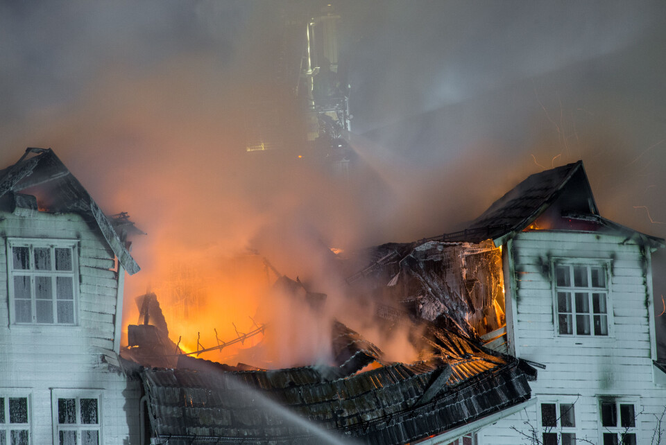 En barnehage og et kirkekontor ble helt ødelagt av brann i Sogndal søndag. Innbyggere i området har tilbudt sine egne hus til kommunen, slik at barna skal ha et sted å være. Foto: Christian Blom, NTB Scanpix En barnehage og et kirkekontor ble helt ødelagt av brann i Sogndal søndag. Innbyggere i området har tilbudt sine egne hus til kommunen, slik at barna skal ha et sted å være. Foto: Christian Blom, NTB Scanpix