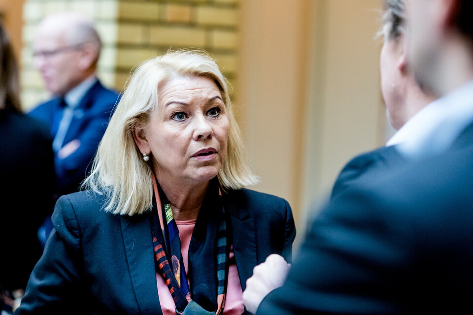 Kommunal- og moderniseringsminister Monica Mæland (H) slo denne uken fast at Finnmark bryter loven ved ikke å delta i prosessen med å slå sammen Finnmark og Troms. Men i de to nordligste fylkene har begge fylkesting så langt ikke gjort annet enn å merke seg at brevene er mottatt. Arkivfoto: Magnus Knutsen Bjørke Kommunal- og moderniseringsminister Monica Mæland (H) slo denne uken fast at Finnmark bryter loven ved ikke å delta i prosessen med å slå sammen Finnmark og Troms. Men i de to nordligste fylkene har begge fylkesting så langt ikke gjort annet enn å merke seg at brevene er mottatt. Arkivfoto: Magnus Knutsen Bjørke