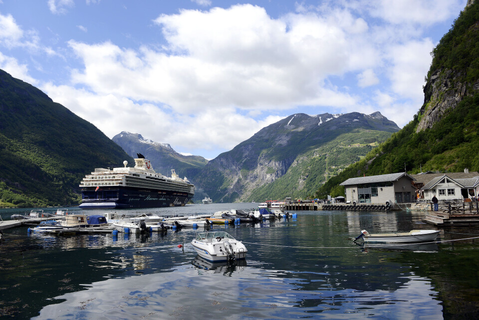 De 36 elektriske turbusser kommer i bruk i Stavanger, Bergen, Eidfjord, Geiranger, Trondheim, Tromsø, Alta og Honningsvåg med tilhørende ladestasjoner ut i de største cruisehavnene. Dette bildet er fra Geiranger. De 36 elektriske turbusser kommer i bruk i Stavanger, Bergen, Eidfjord, Geiranger, Trondheim, Tromsø, Alta og Honningsvåg med tilhørende ladestasjoner ut i de største cruisehavnene. Dette bildet er fra Geiranger.
