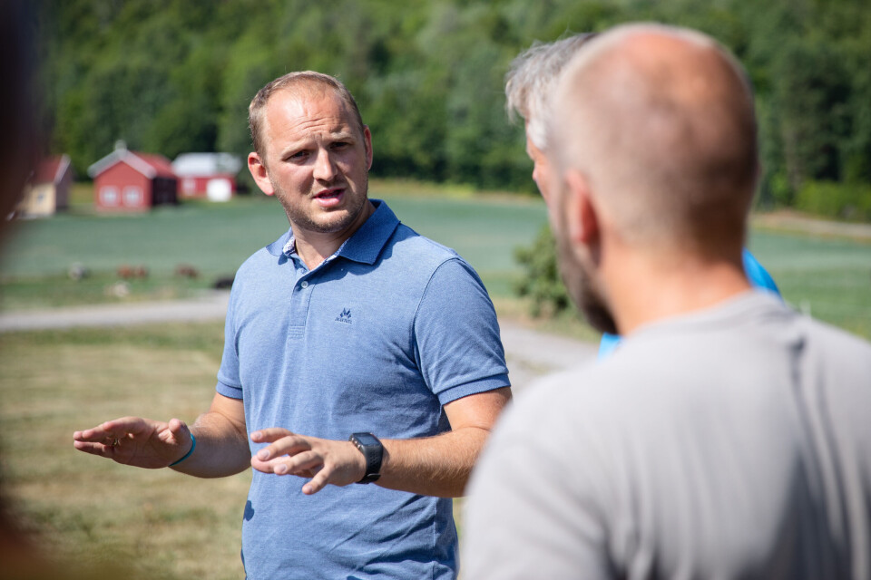 Landbruks- og matminister Jon Georg Dale besøkte nylig tørkerammede bønder i Vestfold. Foto: Audun Braastad / NTB scanpixLandbruks- og matminister Jon Georg Dale (Frp) møter i dag Bondelaget og Småbrukarlaget sammen med statsminister Erna Solberg (H). Sammen skal de også besøke tørkerammede bønder på Kløfta i Akershus. Foto: Terje Pedersen / NTB scanpix Landbruks- og matminister Jon Georg Dale besøkte nylig tørkerammede bønder i Vestfold. Foto: Audun Braastad / NTB scanpixLandbruks- og matminister Jon Georg Dale (Frp) møter i dag Bondelaget og Småbrukarlaget sammen med statsminister Erna Solberg (H). Sammen skal de også besøke tørkerammede bønder på Kløfta i Akershus. Foto: Terje Pedersen / NTB scanpix
