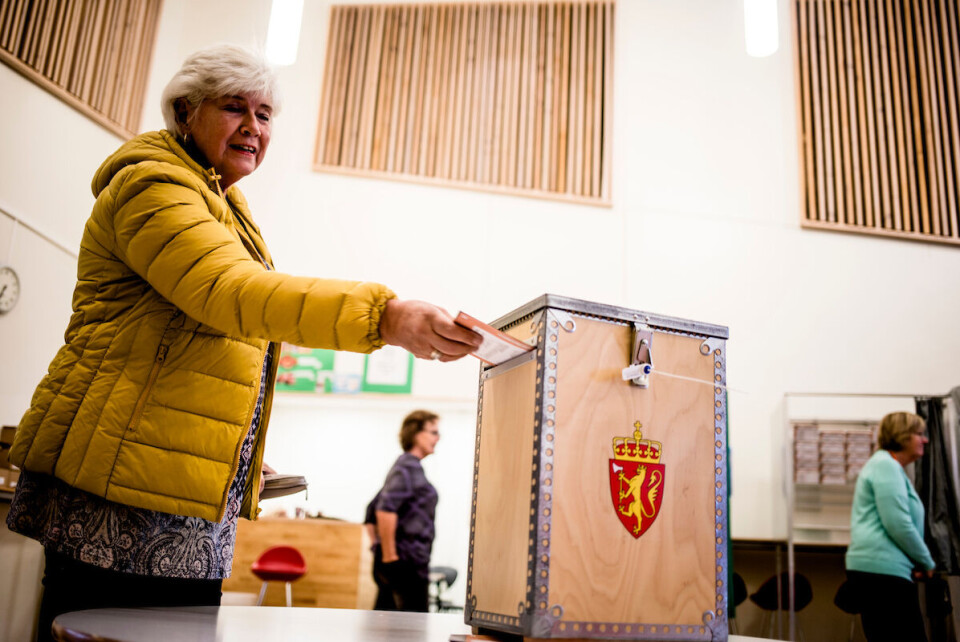 Andelen som stemte falt i år. Her avlegger pensjonist Reidun Evjen stemme ved Bingfoss ungdomsskole i Sørum. Foto: Magnus Knutsen Bjørke Andelen som stemte falt i år. Her avlegger pensjonist Reidun Evjen stemme ved Bingfoss ungdomsskole i Sørum. Foto: Magnus Knutsen Bjørke