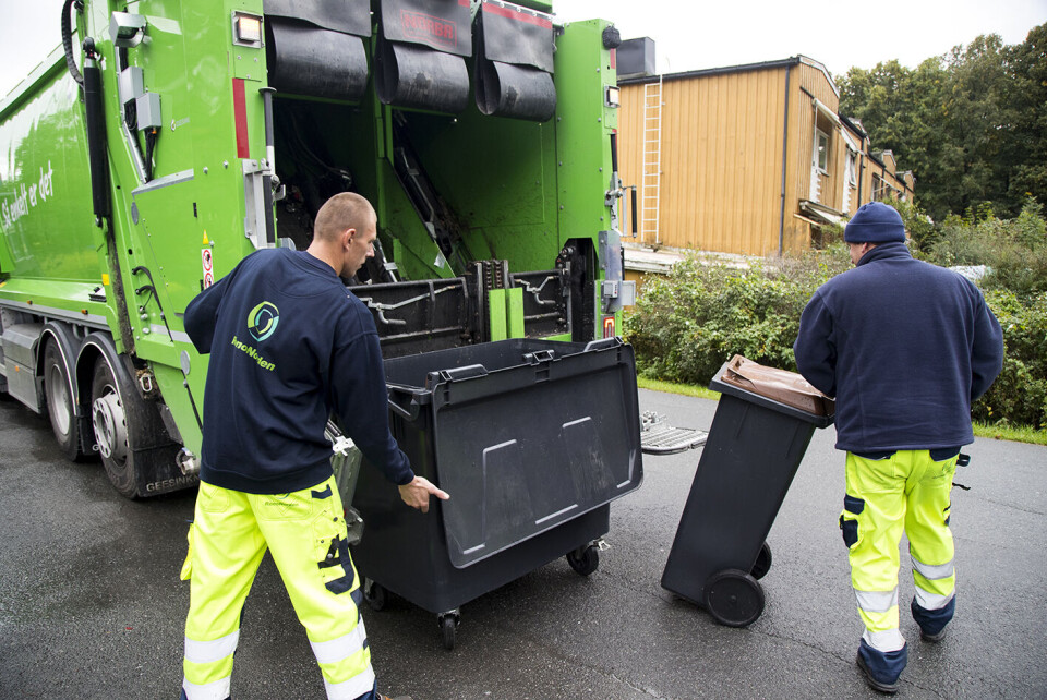 Søppeltømmere fra renovasjonsselskapet Renonorden hentet avfall i Bærum tirsdag, dagen etter at avfallsselskapet slo seg konkurs med umiddelbar virkning. 134 kommuner er rammet, og over hele landet jobbes det på spreng for å løse problemet. Foto: Heiko Junge / NTB scanpix Søppeltømmere fra renovasjonsselskapet Renonorden hentet avfall i Bærum tirsdag, dagen etter at avfallsselskapet slo seg konkurs med umiddelbar virkning. 134 kommuner er rammet, og over hele landet jobbes det på spreng for å løse problemet. Foto: Heiko Junge / NTB scanpix