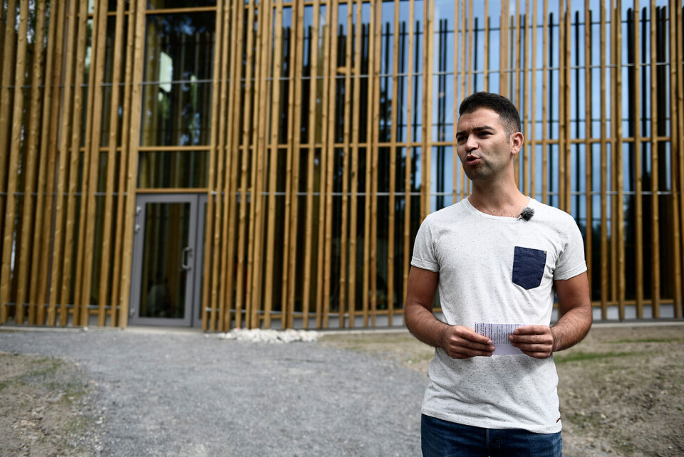 AUF-leder Mani Hussaini foran Hegnhuset, det nye læringssenteret på Utøya. En stor del av bidragene som Ap får, har gått til oppbyggingen der. Arkivfoto: Jon Olav Nesvold / NTB scanpix AUF-leder Mani Hussaini foran Hegnhuset, det nye læringssenteret på Utøya. En stor del av bidragene som Ap får, har gått til oppbyggingen der. Arkivfoto: Jon Olav Nesvold / NTB scanpix
