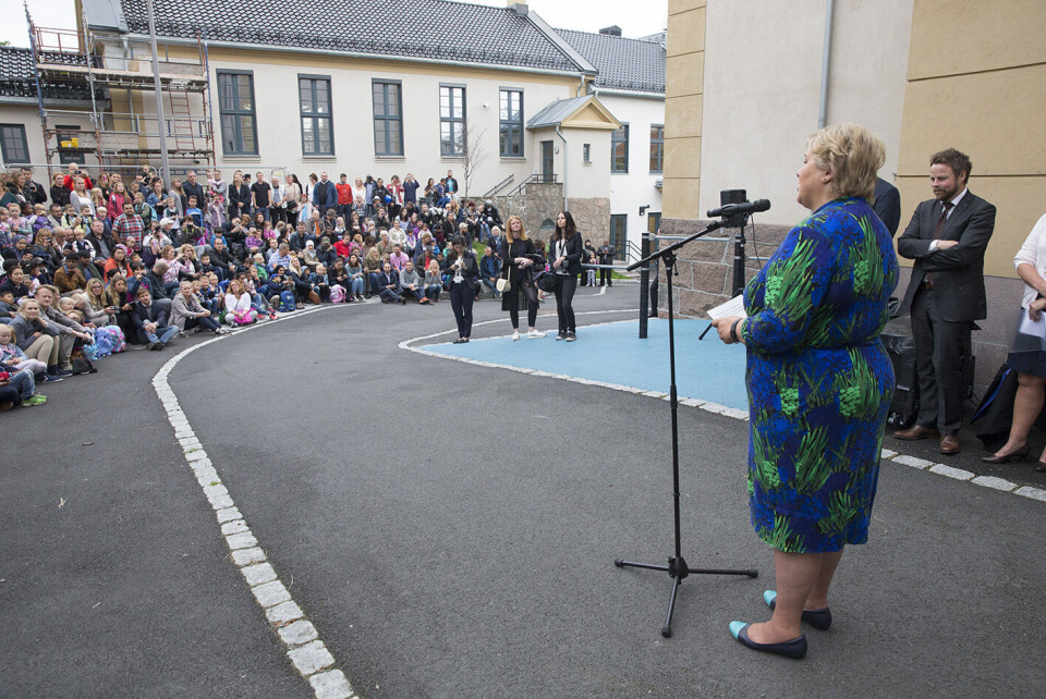 Statsminister Erna Solberg besøkte mandag Løren skole i Oslo i forbindelse med årets skolestart. Opptil 20 prosent av guttene detter av skoleløpet allerede fra starten som seksåringer, ifølge en ny undersøkelse. Foto: Terje Bendiksby / NTB scanpix Statsminister Erna Solberg besøkte mandag Løren skole i Oslo i forbindelse med årets skolestart. Opptil 20 prosent av guttene detter av skoleløpet allerede fra starten som seksåringer, ifølge en ny undersøkelse. Foto: Terje Bendiksby / NTB scanpix