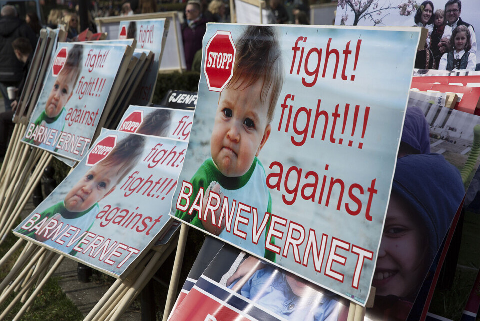 Under slagord som «Send barna hjem nå» og «Barnevernet = Gestapo» samlet noen hundre demonstranter seg foran Stortinget i fjor vår. Foto: Ole Berg-Rusten / NTB scanpix Under slagord som «Send barna hjem nå» og «Barnevernet = Gestapo» samlet noen hundre demonstranter seg foran Stortinget i fjor vår. Foto: Ole Berg-Rusten / NTB scanpix