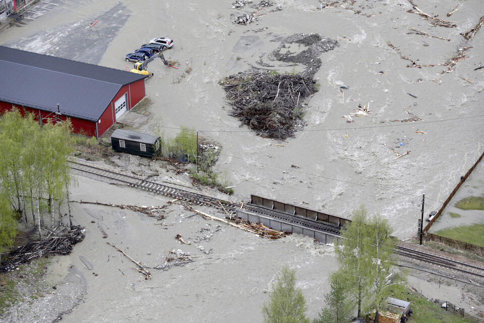 Slik så jernbanelinjen i Kvam sentrum i Gudbrandsdalen ut under flommen i 2013. Foto: Håkon Mosvold Larsen / NTB scanpix Slik så jernbanelinjen i Kvam sentrum i Gudbrandsdalen ut under flommen i 2013. Foto: Håkon Mosvold Larsen / NTB scanpix