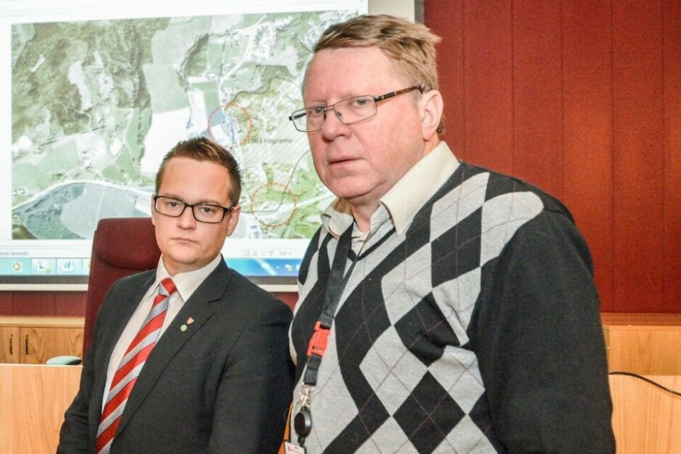 Ordfører Ivar Vigdenes (t.v) skrev tidligere i år sluttavtale med rådmann Kjell Fosse, kort tid etter at Fosse fikk fornyet åretmålet av det forrige kommunestyret. Arkivfoto: Jan Erik Sundøy, Stjørdalens Blad Ordfører Ivar Vigdenes (t.v) skrev tidligere i år sluttavtale med rådmann Kjell Fosse, kort tid etter at Fosse fikk fornyet åretmålet av det forrige kommunestyret. Arkivfoto: Jan Erik Sundøy, Stjørdalens Blad