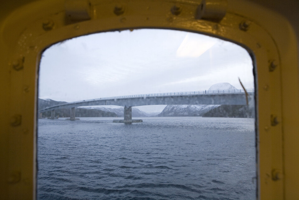 Bru erstattet ferje da Aure slo seg sammen med Tustna for noen år siden. Nå vil mange at kommunen skal skifte fylke. Arkivfoto: Ole Morten Melgård Bru erstattet ferje da Aure slo seg sammen med Tustna for noen år siden. Nå vil mange at kommunen skal skifte fylke. Arkivfoto: Ole Morten Melgård