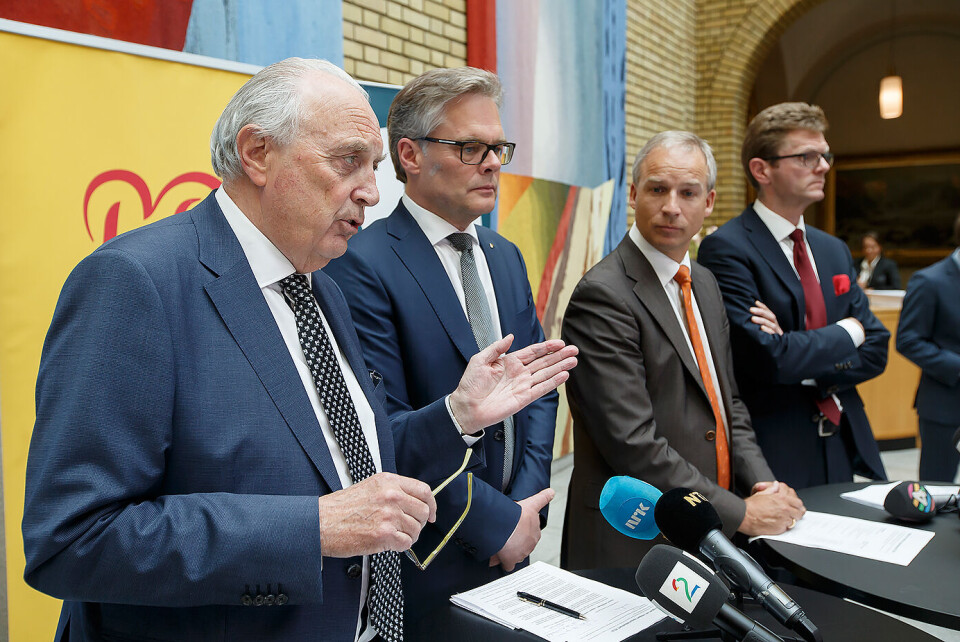 Pressekonferanse med Svein Flåtten (H), Hans Olav Syversen (KrF), Terje Breivik (V) og Hans Andreas Limi (Frp) etter at regjeringspartiene og samarbeidspartiene etter de mandag kom til enighet om revidert nasjonalbudsjett. Foto: Cornelius Poppe / NTB scanpix Pressekonferanse med Svein Flåtten (H), Hans Olav Syversen (KrF), Terje Breivik (V) og Hans Andreas Limi (Frp) etter at regjeringspartiene og samarbeidspartiene etter de mandag kom til enighet om revidert nasjonalbudsjett. Foto: Cornelius Poppe / NTB scanpix