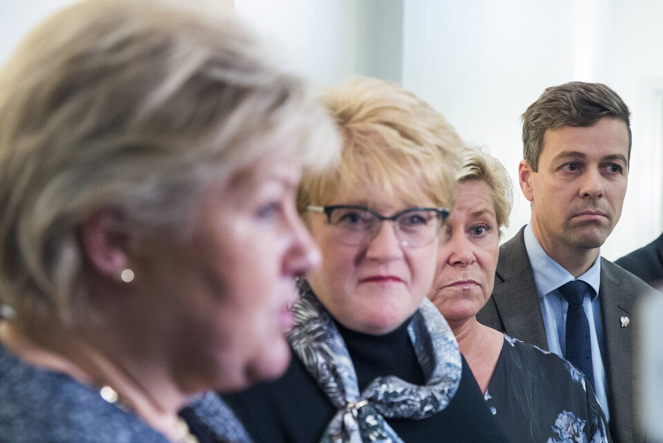 KrF-leder Knut Arild Hareide (t.h.) går ut av regjeringssamtalene med de andre partilederne. Foto: Heiko Junge / NTB scanpix KrF-leder Knut Arild Hareide (t.h.) går ut av regjeringssamtalene med de andre partilederne. Foto: Heiko Junge / NTB scanpix
