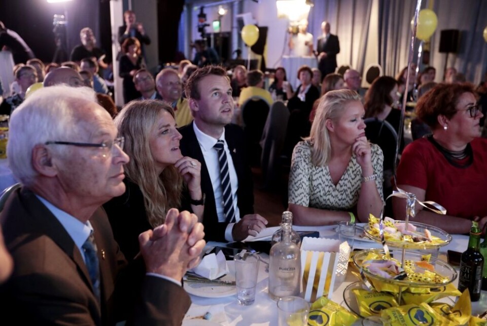 Oslo 20170911. Olaug Bollestad (t.h. rød kjole), 2. nestleder Kjell Ingolf Ropstad (midten) og Hilde Frafjord Johnson (t.v.) ser fortvilet på tallene under KrF sin valgvake på Ballroom i Nedre Vollgate 11 i Oslo i forbindelse med Stortingsvalget 2017. Foto: Lise Åserud / NTB scanpix Oslo 20170911. Olaug Bollestad (t.h. rød kjole), 2. nestleder Kjell Ingolf Ropstad (midten) og Hilde Frafjord Johnson (t.v.) ser fortvilet på tallene under KrF sin valgvake på Ballroom i Nedre Vollgate 11 i Oslo i forbindelse med Stortingsvalget 2017. Foto: Lise Åserud / NTB scanpix