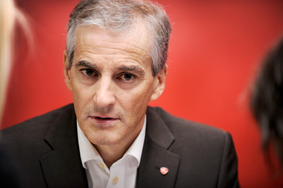 Ap-leder Jonas Gahr Støre advarer mot at flyktningene som nå kommer til Norge kan ende i ledighetskøen. Foto: Joakim S. Enger Ap-leder Jonas Gahr Støre advarer mot at flyktningene som nå kommer til Norge kan ende i ledighetskøen. Foto: Joakim S. Enger
