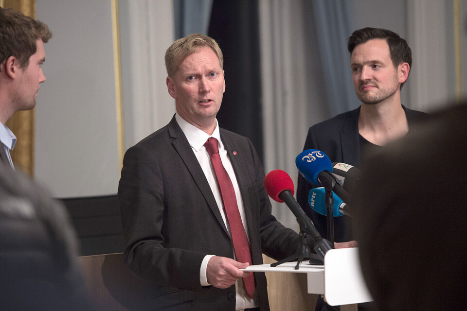Fire menn og tre kvinner skal styre Bergen de neste fire årene. Bildet viser Aps Harald Schjelderup (midten) presentere byrådsplattformen onsdag forrige uke. Foto: Marit Hommedal / NTB scanpix Fire menn og tre kvinner skal styre Bergen de neste fire årene. Bildet viser Aps Harald Schjelderup (midten) presentere byrådsplattformen onsdag forrige uke. Foto: Marit Hommedal / NTB scanpix