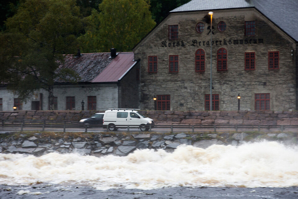Numedalslågen renner flomstor gjennom Kongsberg torsdag i forrige uke. Det er svært forskjellig hvor langt norske kommuner har kommet med tiltak for å tilpasse seg et klima med mer vann og høyere temperaturer. Foto: Terje Bendiksby / NTB scanpix Numedalslågen renner flomstor gjennom Kongsberg torsdag i forrige uke. Det er svært forskjellig hvor langt norske kommuner har kommet med tiltak for å tilpasse seg et klima med mer vann og høyere temperaturer. Foto: Terje Bendiksby / NTB scanpix