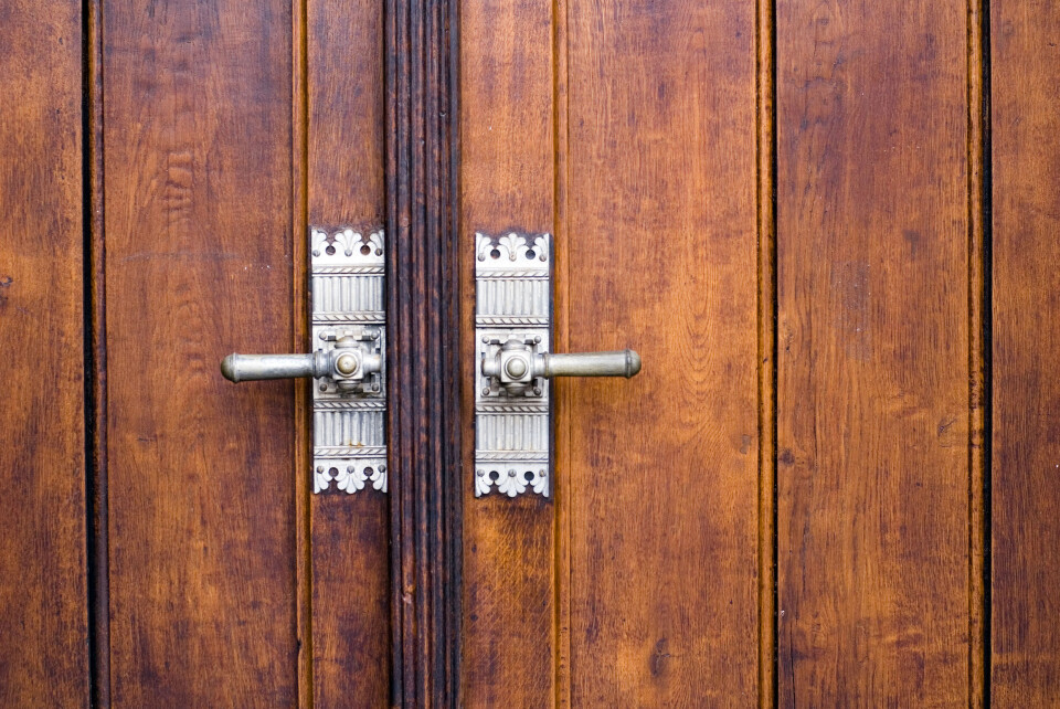 Ingen dør til politiske møter i kommunen er lukket for kontrollutvalget, avklarer Justisdepartementet. Foto: Colourbox Ingen dør til politiske møter i kommunen er lukket for kontrollutvalget, avklarer Justisdepartementet. Foto: Colourbox
