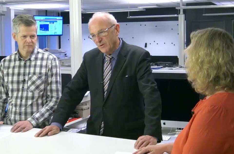 Journalist Jan Inge Krossli, fylkespolitiker Jan Sandal (Ap) og journalist Tone Holmquist snakker om regionreformen i videoene lenger nede i artikkelen. Se også opptakene med fylkesordfører Anette Solli (H) i Akershus og kommunalpolitisk talsmann for Venstre på Stortinget, André N. Skjelstad. Journalist Jan Inge Krossli, fylkespolitiker Jan Sandal (Ap) og journalist Tone Holmquist snakker om regionreformen i videoene lenger nede i artikkelen. Se også opptakene med fylkesordfører Anette Solli (H) i Akershus og kommunalpolitisk talsmann for Venstre på Stortinget, André N. Skjelstad.