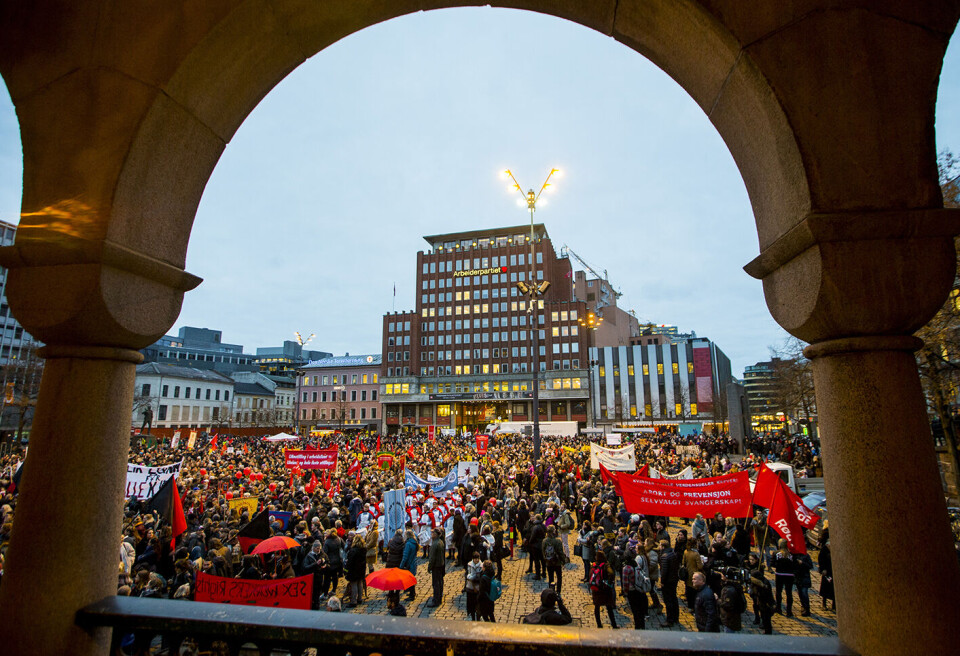 Arbeiderpartiets hovedkontor ligger i Folketeaterbygningen på Youngstorget. Her fotografert under fjorårets kvinnedag. Foto: Vegard Wivestad Grøtt / NTB scanpix Arbeiderpartiets hovedkontor ligger i Folketeaterbygningen på Youngstorget. Her fotografert under fjorårets kvinnedag. Foto: Vegard Wivestad Grøtt / NTB scanpix
