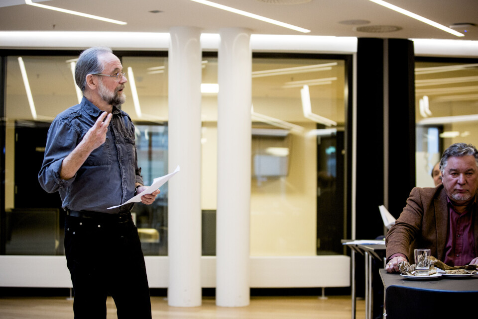 Forfatter Andreas Hompland presenterte KS-boka "Konstante spenninger" i dag. KS-direktør Arvid Weber Skjærpe har vært prosjektleder for boka. Foto: Magnus Knutsen Bjørke Forfatter Andreas Hompland presenterte KS-boka 'Konstante spenninger' i dag. KS-direktør Arvid Weber Skjærpe har vært prosjektleder for boka. Foto: Magnus Knutsen Bjørke