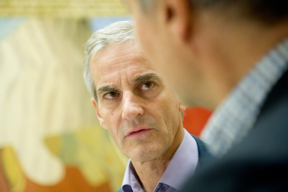 Arbeiderpartiets leder Jonas Gahr Støre da han kommenterte asyl- og flyktningpolitikken i Vandrehallen på Stortinget fredag ettermiddag. Foto: Jon Olav Nesvold / NTB scanpix Arbeiderpartiets leder Jonas Gahr Støre da han kommenterte asyl- og flyktningpolitikken i Vandrehallen på Stortinget fredag ettermiddag. Foto: Jon Olav Nesvold / NTB scanpix