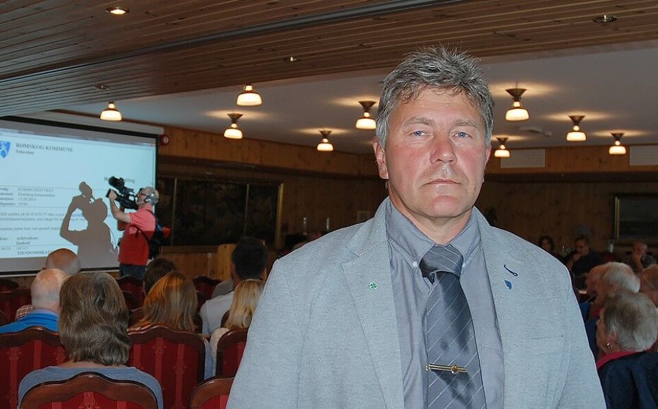 Dag Ivar Høisveen (Sp) fikk denne gangen lov til å delta i avstemningen om sammenslåing mellom hjemkommunen Rømskog og hans egen arbeidsgiver Aurskog-Høland kommune. Dermed ble det flertall for sammenslåing. Foto: Tone Holmquist Dag Ivar Høisveen (Sp) fikk denne gangen lov til å delta i avstemningen om sammenslåing mellom hjemkommunen Rømskog og hans egen arbeidsgiver Aurskog-Høland kommune. Dermed ble det flertall for sammenslåing. Foto: Tone Holmquist