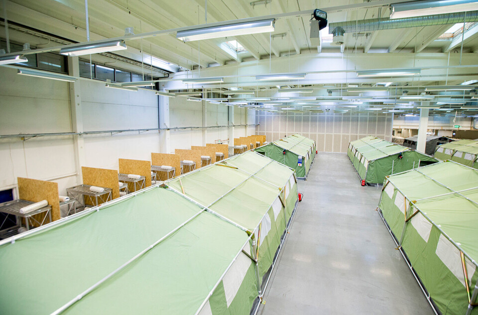 Teltleiren i det tidligere Smart Club-bygget ved Råde i Østfold åpnet fredag for asylsøkere. Ved senteret foregår registrering, utstedelse av asylsøkerbevis og helseundersøkelse. Foto: Vegard Wivestad Grøtt / NTB scanpix Teltleiren i det tidligere Smart Club-bygget ved Råde i Østfold åpnet fredag for asylsøkere. Ved senteret foregår registrering, utstedelse av asylsøkerbevis og helseundersøkelse. Foto: Vegard Wivestad Grøtt / NTB scanpix