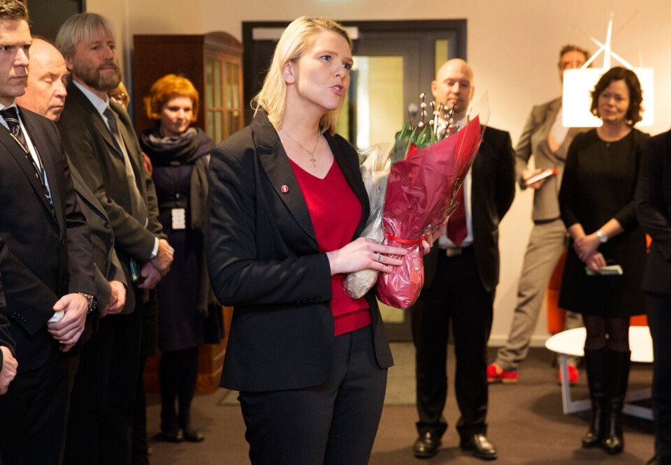 Sylvi Listhaug (Frp) blir innvandrings- og integreringsminister og overtar ansvarsområder fra justisminister Anders Anundsen og likestillingsminister Solveig Horne. Her under den symbolske nøkkeloverrekkelsen i Justisdepartementet i Nydalen i Oslo onsdag. Foto: Håkon Mosvold Larsen / NTB scanpix Sylvi Listhaug (Frp) blir innvandrings- og integreringsminister og overtar ansvarsområder fra justisminister Anders Anundsen og likestillingsminister Solveig Horne. Her under den symbolske nøkkeloverrekkelsen i Justisdepartementet i Nydalen i Oslo onsdag. Foto: Håkon Mosvold Larsen / NTB scanpix
