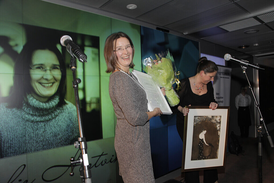 Britt Sofie Hestvik, Kommunal Rapports sjefredaktør og adm.dir., ble onsdag kveld kåret til Årets kvinnelige medieleder. I bakgrunnen står Heidi Nordby Lunde, som delte ut prisen på vegne av Medienettverket.Foto: Fotofolk Ltd Britt Sofie Hestvik, Kommunal Rapports sjefredaktør og adm.dir., ble onsdag kveld kåret til Årets kvinnelige medieleder. I bakgrunnen står Heidi Nordby Lunde, som delte ut prisen på vegne av Medienettverket.Foto: Fotofolk Ltd
