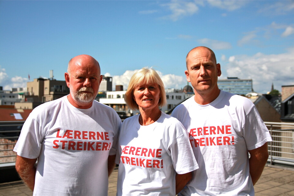 Streikevillige lærerledere til tross – fra venstre nestleder Terje Skyvulstad, leder Ragnhild Lied og nestleder Steffen Handal i Utdanningsforbundet – vår kommentator tror streiken er over innen kort tid. Foto: Utdanningsforbundet Streikevillige lærerledere til tross – fra venstre nestleder Terje Skyvulstad, leder Ragnhild Lied og nestleder Steffen Handal i Utdanningsforbundet – vår kommentator tror streiken er over innen kort tid. Foto: Utdanningsforbundet