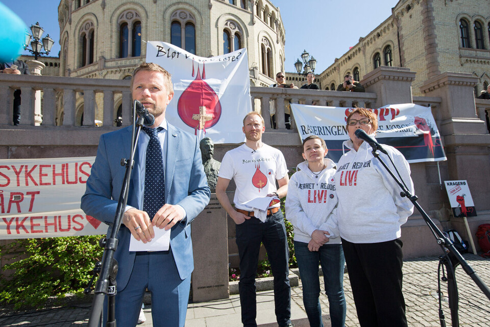 Ingunn Snuruås, Orkdal (f.h), barnelege Anna Owczarz og Sverre Håkon Evju, Narvik overrakte underskrifter ti helseminister Bent Høie (H) utenfor Stortinget i forbindelse med sykehusstriden på Nordvestlandet. Foto: Gorm Kallestad / NTB scanpix Ingunn Snuruås, Orkdal (f.h), barnelege Anna Owczarz og Sverre Håkon Evju, Narvik overrakte underskrifter ti helseminister Bent Høie (H) utenfor Stortinget i forbindelse med sykehusstriden på Nordvestlandet. Foto: Gorm Kallestad / NTB scanpix